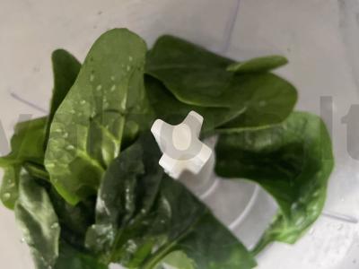 Špinatų ir acidofilinio kokteilis Žingsnis 1