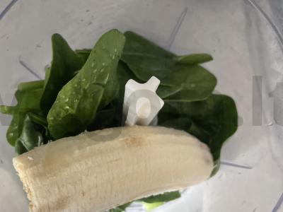 Špinatų ir acidofilinio kokteilis Žingsnis 2