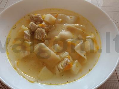 Turkiškas sriuba su kalakutiena ir makaronais pagrindine nuotrauka