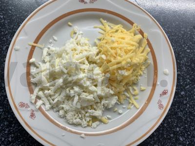 Karšti sumuštiniai su pomidorais ir Adygei sūriu Žingsnis 2