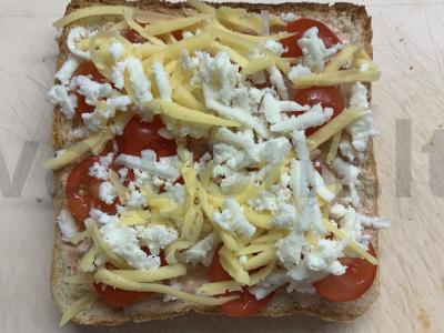 Karšti sumuštiniai su pomidorais ir Adygei sūriu Žingsnis 7