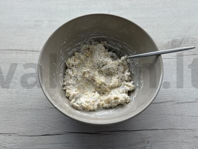 Cukinijų ritinėliai su sūriu ir pomidorų tyrė Žingsnis 2