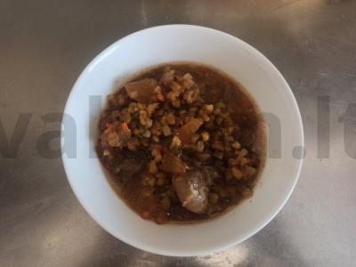 Aštrus sriuba su mašu, cukinija ir mėsa pagrindine nuotrauka