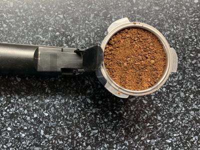 Latte su pienu kavos aparate Žingsnis 1