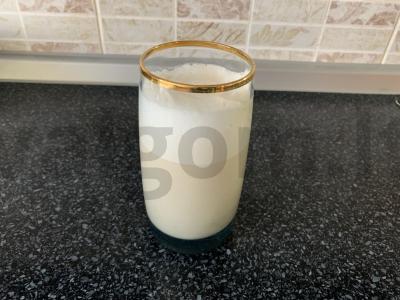 Latte su pienu kavos aparate pagrindine nuotrauka