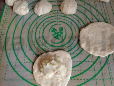 Kibinai su bulvėmis, grybais ir svogūnais Žingsnis 9