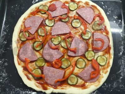 Namų pica su mocarela ir paprikomis Žingsnis 9