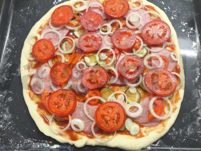 Namų pica su mocarela ir paprikomis Žingsnis 10