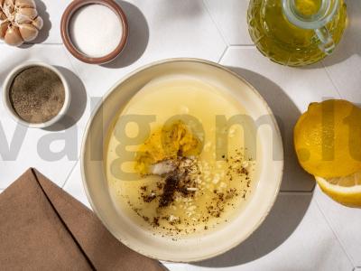 Daržovių salotas su keptu avinžirniu ir mocarela Žingsnis 4