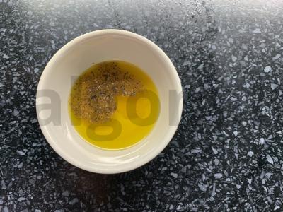 Burokėliai su garstyčiomis, linų sėmenų aliejumi, prieskoniais ir svogūnais Žingsnis 1