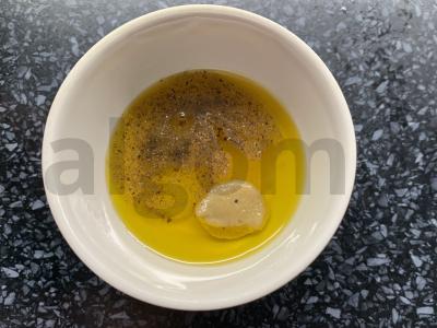 Burokėliai su garstyčiomis, linų sėmenų aliejumi, prieskoniais ir svogūnais Žingsnis 2