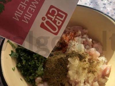 Hinkaliai su smulkinta vištiena Žingsnis 4