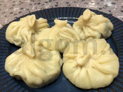 Hinkaliai su smulkinta vištiena pagrindine nuotrauka