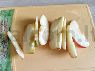 Grūdų kokteilis su vyšniomis, bananais, melionais ir obuoliais Žingsnis 2