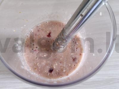 Grūdų kokteilis su vyšniomis, bananais, melionais ir obuoliais Žingsnis 6