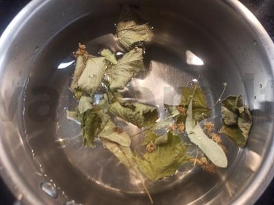 Arbatos gėrimas su granatu ir liepų bei juodųjų serbentų nuoviru Žingsnis 1