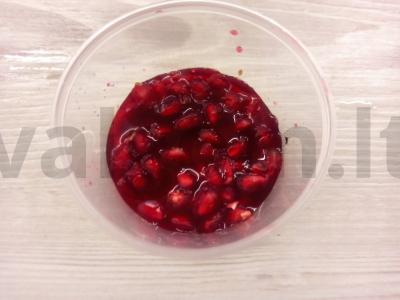 Arbatos gėrimas su granatu ir liepų bei juodųjų serbentų nuoviru Žingsnis 2