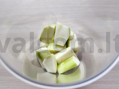 Cukinijų kokteilis su agurku ir ajranu Žingsnis 1