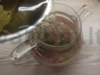 Arbatos gėrimas su granatu ir liepų bei juodųjų serbentų nuoviru Žingsnis 4
