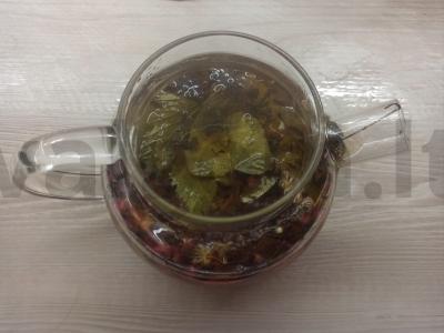 Arbatos gėrimas su granatu ir liepų bei juodųjų serbentų nuoviru pagrindine nuotrauka