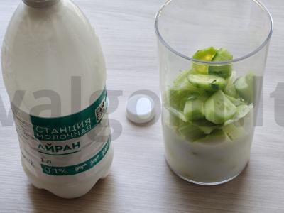 Cukinijų kokteilis su agurku ir ajranu Žingsnis 3