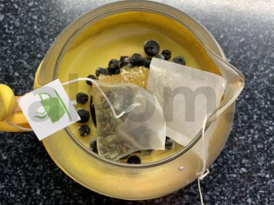 Ramunėlių arbata su uogomis, medumi ir marakuja sirupu Žingsnis 2