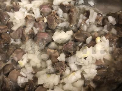 Guliašas su vištienos skrandžiais Žingsnis 7