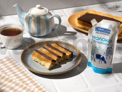 Smėliniai juostelės su šokoladu ir kondensuotu pienu pagrindine nuotrauka