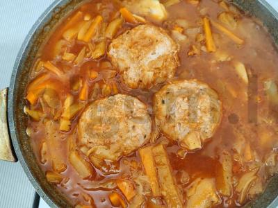 Daržovių kotletai aštriame pomidorų padaže Žingsnis 8