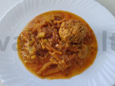 Daržovių kotletai aštriame pomidorų padaže pagrindine nuotrauka