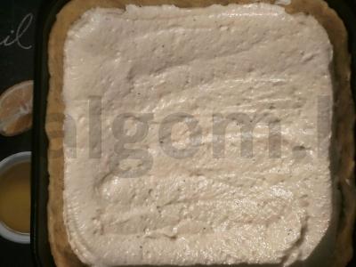 Varškės pyragas ant sausainių tešlos su merenga Žingsnis 2