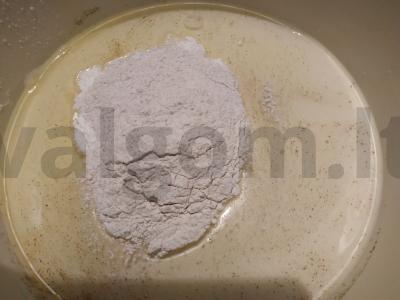 Varškės pyragas ant sausainių tešlos su merenga Žingsnis 3