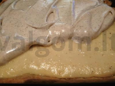 Varškės pyragas ant sausainių tešlos su merenga Žingsnis 4