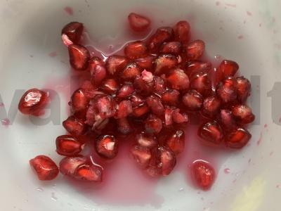 Žalioji arbata su granatu ir braškėmis Žingsnis 1