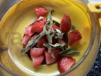 Žalioji arbata su granatu ir braškėmis Žingsnis 2