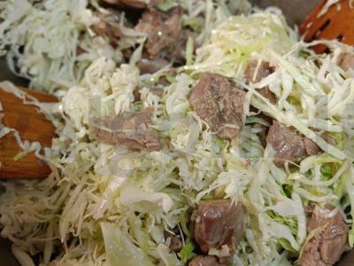 Pupelių-kopūstų guliašas su kalakutiena Žingsnis 6