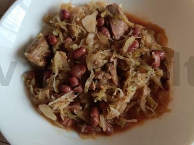 Pupelių-kopūstų guliašas su kalakutiena pagrindine nuotrauka