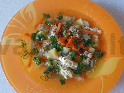 Daržovių sriuba su ivasi ir kiaušinių užpilu namuose pagrindine nuotrauka