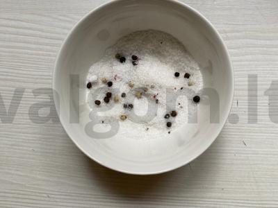 Sūdyta upėtakis su citrinos sultimis Žingsnis 1