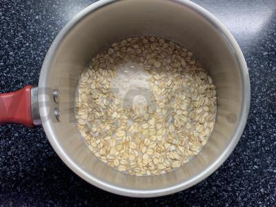 Avižinė košė su migdolų pienu ir avietėmis Žingsnis 2