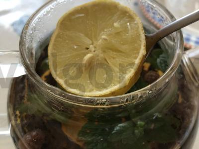 Arbata su avietėmis, mėtomis ir citrina Žingsnis 6