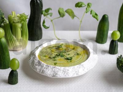 Agurkų ir avokadų gazpacho pagrindine nuotrauka