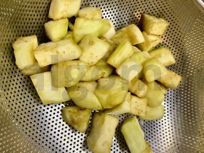 Salotas su baklažanu ir varškės sūriu Žingsnis 1