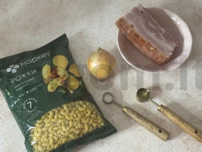 Makaronai pagal jūrininkų receptą su šonine Žingsnis 1