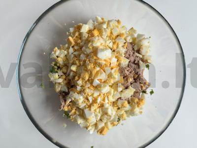 Tuno, kiaušinio ir svogūno pyragas Žingsnis 5