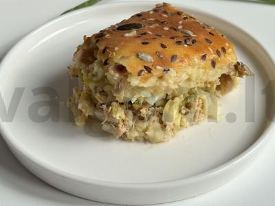 Tuno, kiaušinio ir svogūno pyragas pagrindine nuotrauka