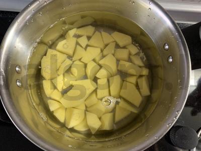 Daržovių, grietinėlės ir sūrio tyrės sriuba Žingsnis 1