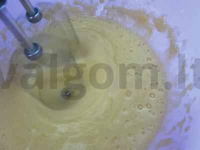 Oro pyragas su jogurtu Žingsnis 2