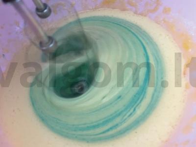 Oro pyragas su jogurtu Žingsnis 4