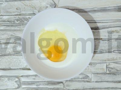 Kvapnus kefyro keksiukas su graikiniais riešutais Žingsnis 1